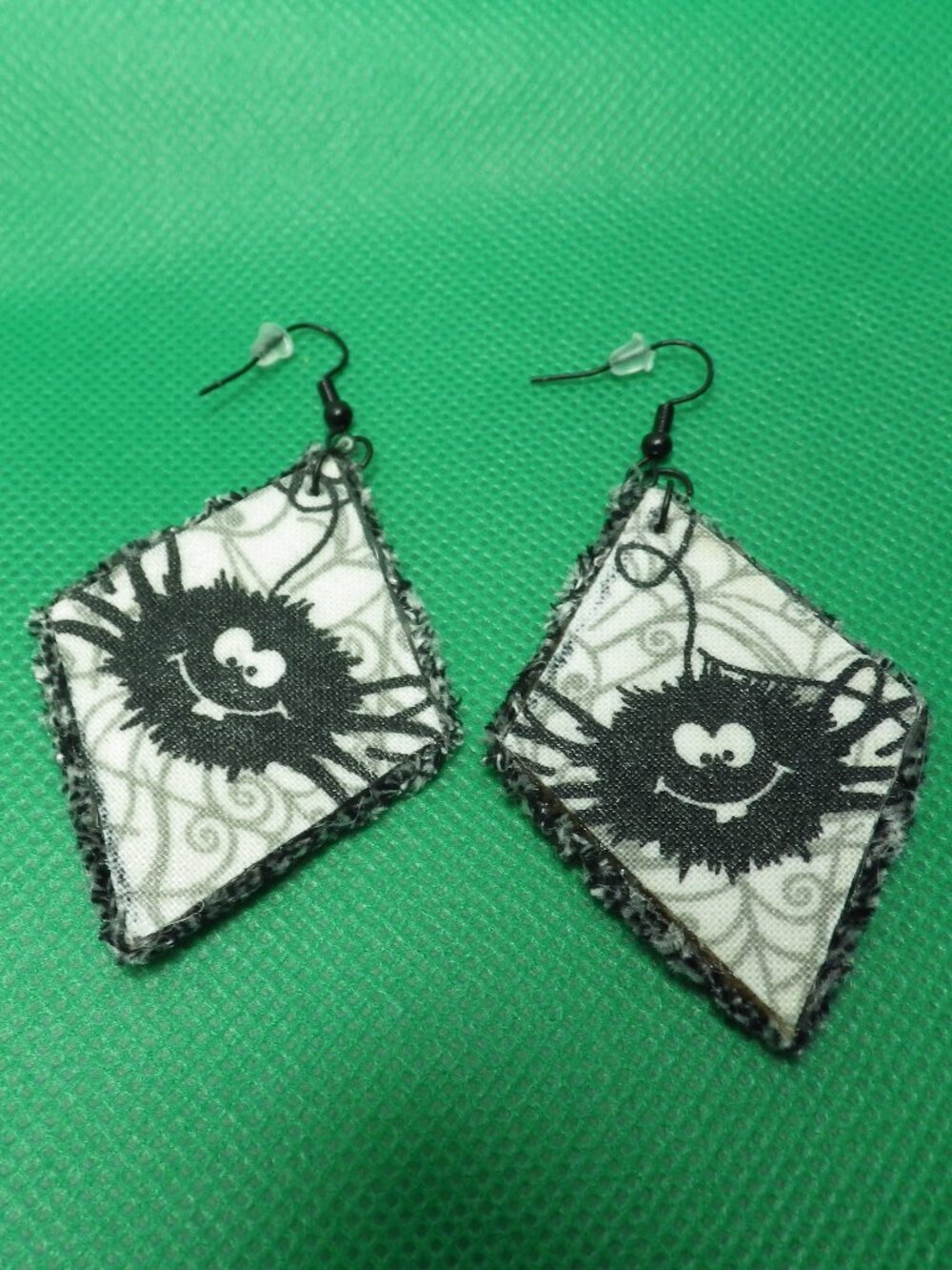 Handcrafted Halloween Smiling Spiders Earrings 907G2